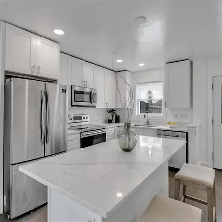 Quaint 3/2.5 Home In Fort Dupont